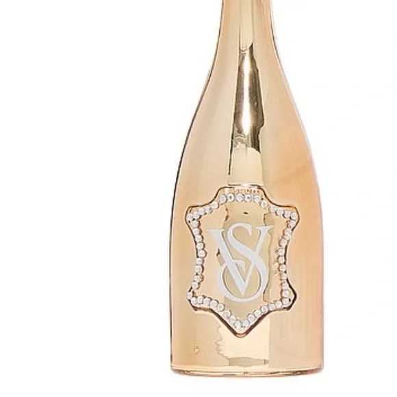 Victoria's Secret
Collector's Edition 3-Piece Holiday Glass Ornaments Gift Set - Picture 7 of 8